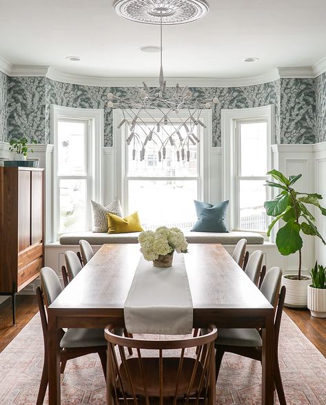 Renovation Husbands, Victorian Dining Room, Wallpaper Dining Room, Wallpaper Dining, Bold Living Room, Dining Room Victorian, Dining Room Renovation, Dining Room Remodel, Dining Room Wallpaper