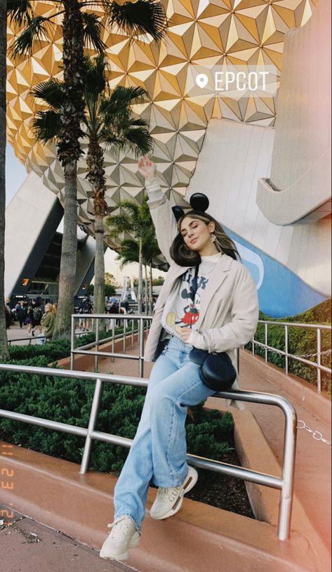 Disney Ootd Winter, Magic Kingdom Poses, Disneyland Ootd Winter, Halloween At Disneyland Outfits, Walt Disney World Outfits Winter, Casual Disney Outfits Winter, Disneyworld Outfits Winter, Cute Disney Outfits For Women Winter, Orlando Outfits Winter