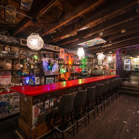 Best Dive Bars in America - Men's Journal Bar Background Design, Dive Bar Interior Design, Basement Dive Bar Ideas, Home Dive Bar Ideas, Dive Bar Decor, Nyc Dive Bar Aesthetic, Basement Dive Bar, Rock Bar Design, Bar With Stage