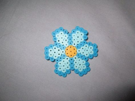 Small Perler Bead Patterns Flowers Bead Hair Clip, Melt Beads Patterns, Hamma Beads Ideas, Bead Hair, Melty Bead Patterns, Pearl Beads Pattern, Easy Perler Beads Ideas, Fuse Bead Patterns, Hama Beads Design