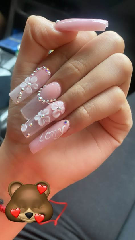 Green Acrylic Nails With Initial, Medium Length Nails With Initials, Cute Nail Ideas With Boyfriend Initials, Initial On Acrylic Nail, Nails With Letter E Initial, Initial E On Nails, Nails Acrylic Boyfriend Initial, Pink Acrylic Nails Initial, Nails With Hidden Initials Acrylic