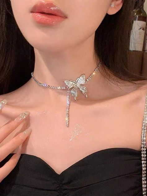 1pc Japanese And Korean Style Minimalist Butterfly Pendant Necklace With Rhinestone | SHEIN USA Korean Jewelry Earrings, Korean Style Minimalist, Korean Jewellery, Stylish Jewelry Accessories, Minimalist Butterfly, 2008 Fashion, Bridal Necklace Designs, Korean Accessories, Korean Jewelry