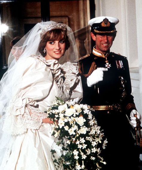 Charles And Diana Wedding, Diana Wedding Dress, Princess Diana Wedding, Prinz Charles, Diana Wedding, Princess Diana Fashion, Princess Diana Family, Princess Diana Photos, Reine Elizabeth Ii