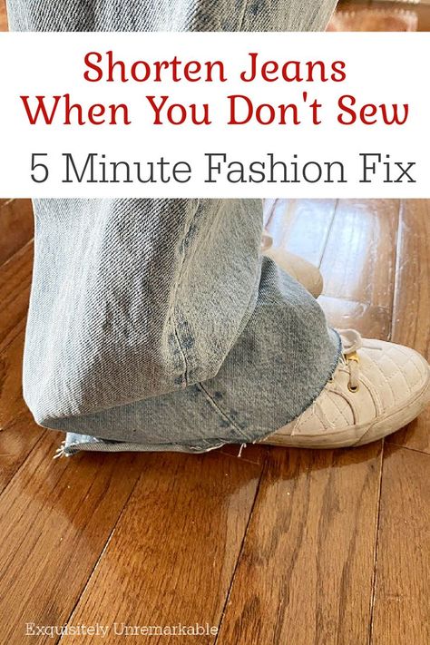 Shorten your jeans without sewing 5 minute fast fashion fix Frayed Jeans Diy, Shorten Jeans, Old Jeans Projects, Cut Jean Shorts, How To Make Jeans, Create Decor, Frayed Jeans, Folding Clothes, Denim Joggers