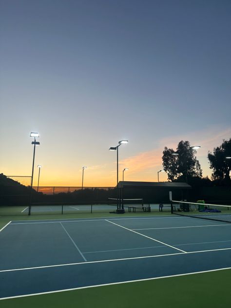 Lawn Tennis Aesthetic, Lawn Tennis Court, Spare Time Activities, Tennis Lifestyle, Tennis Photos, Tennis Aesthetic, Tennis Life, Lawn Tennis, Sports Stadium