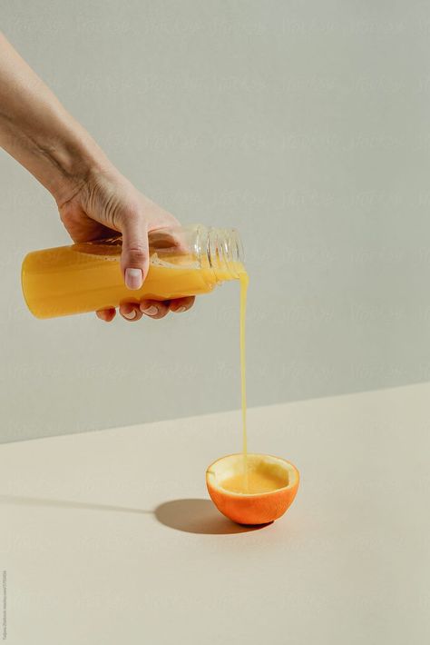 Orange juice Juice Bar Photography, Juice Photography Ideas, Advertising Photography Ideas, Orange Juice Packaging, Juice Pictures, Juice Photoshoot, Juice Marketing, Beverage Photography Ideas, Juice Photography