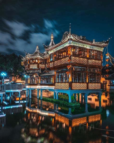 Neøn Fūnk on Instagram: “The Night of Yuyuan Garden 🇨🇳 ♨️ @neonfunk - - - 📸 @shallwe0317” Yuyuan Garden, Fancy Restaurants, Luxury Getaway, Historical Background, Casino Resort, Family Holidays, China Travel, On Vacation, Resort Spa