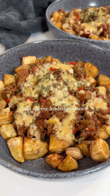 Chili Potatoes, Loaded Potatoes, Comforting Dinner, Garlic Puree, Tomato Puree, Coffee Granules, Jacket Potato, Mince Recipes, Loaded Potato