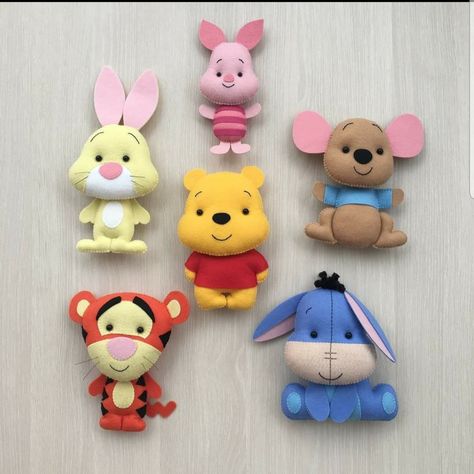 Winnie The Pooh And Friends, Baby Mobil, Felt Toys Patterns, Felt Finger Puppets, Pooh And Friends, Felt Crafts Diy, Felt Pattern, Cute Polymer Clay, Felt Patterns