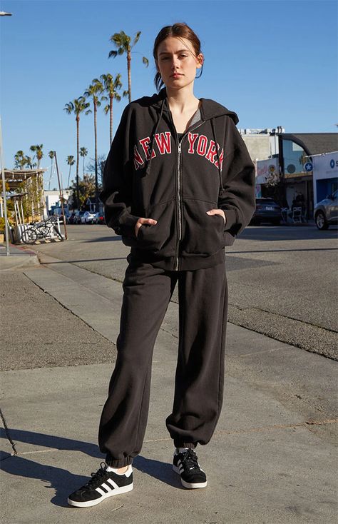 Black sweatshirt outfit