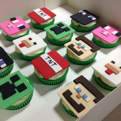 Minecraft Cake Cupcakes, Minecraft Cupcake, Minecraft Cupcake Toppers, Minecraft Cake Designs, Diy Minecraft Birthday Party, Minecraft Cupcakes, Minecraft Party Decorations, Minecraft Birthday Cake, Cake Stall