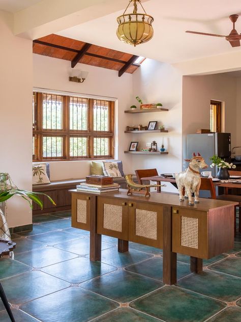 Get nostalgic with the traditional house design of this home in Tamil Nadu | Goodhomes.co.in Traditional House Design, Traditional Indian Houses, Bricks House, Traditional Indian Home Decor, Chettinad House, Kerala Traditional House, Farm Homes, Interior Design Indian, Indian Houses