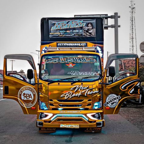 Truk Canter, Bus Mania, Truk Besar, Mobil Mustang, Photo Frame Gallery, Truck Design, Sonic, Mustang, Trucks