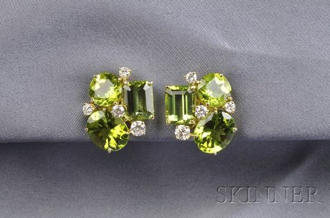 Vintage Style Wedding Rings, Art Jewelry Design, Peridot Crystal, Fancy Jewellery Designs, Peridot Jewelry, Peridot Earrings, Jeweled Earrings, Bespoke Jewellery, Fabulous Jewelry