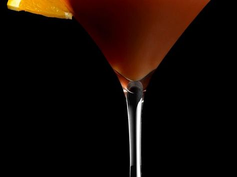 DARK CHOCOLATE MARTINI* //  ~2 oz Chocolate Liqueur  ~2 oz Vodka  ~1 oz Espresso, chilled* ~.5 tsp fresh Orange Juice   ~a strip of Orange Zest in a cocktail shaker >>RIM: Mix 2 Tbsp each Raw Sugar and finely chopped Dark Chocolate   >Garnish: Orange wedge Chocolate Martini Recipe, Fruity Alcohol Drinks, Holiday Party Drinks, Boozy Popsicles, Beauty Drinks, Chocolate Garnishes, Fresh Orange Juice, Chocolate Martini, Orange Wedges