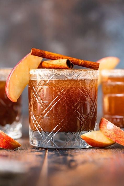 Apple Cocktail Recipes, Winter Cocktails Recipes, Apple Cocktail, Homemade Apple Butter, Fall Cocktails Recipes, Cider Cocktails, Cookie Rookie, Apple Season, Winter Cocktails