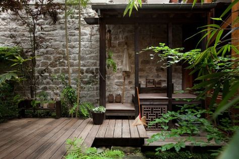 17 Outstanding Asian Deck Ideas For A Garden Upgrade Deck Layout, Asian Garden, City Garden, Deck Garden, Deck Ideas, Deck Design, Outdoor Landscaping, Ideas For, Small Gardens