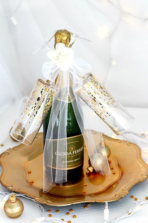 Champagne And Chocolate Gift, Champagne Gift Wrapping Ideas, Gift Wrap Champagne Bottle, Gift For New House, How To Wrap Champagne Bottle Gift Ideas, Champagne Birthday Gift Ideas, Champagne Glass Gift Ideas, How To Wrap Glasses As A Gift, Champagne Basket Gift Ideas