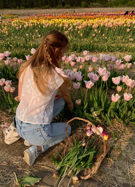 Pick Flowers, Spring Date, Spring Inspo, Spring Girl, Nothing But Flowers, Spring Mood, Images Esthétiques, Trik Fotografi, Spring Aesthetic