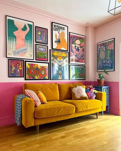 Funky Living Rooms, Retro Living Rooms, Colourful Living Room, Pink Wall, Living Room Inspo, Pink Walls, Eclectic Home, Dream House Decor, A Living Room