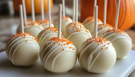 Easy Pumpkin Cake Pops Pumpkin Bread Cake Pops, Thanksgiving Cake Pops Easy, Pumpkin Cake Pops Recipe, Cake Balls Thanksgiving, Thanksgiving Cake Pops Ideas, Cake Pops Fall, Thanksgiving Cake Pops, Easy Pumpkin Cake, Fall Cake Pops