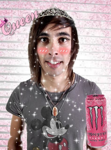 Vic Fuentes is so babygirl Vic Fuentes Mickey Mouse Shirt, Silly Vic Fuentes, Vic Fuentes Mickey Mouse, Vic Fuentes Snapchat, Vic Fuentes Wallpaper, Vic Fuentes Funny, Emo Prom, Kyary Pamyu Pamyu, Tony Perry