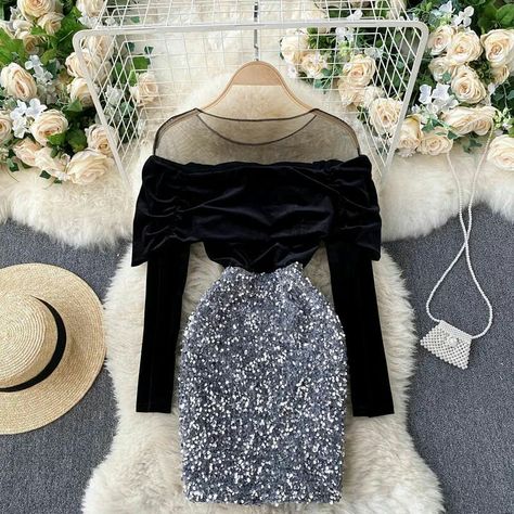 Velvet Sequin Dress, Short Night Dress, Estilo Madison Beer, Frocks And Gowns, Elegant Mini Dress, Stylish Fall Outfits, Gothic Clothes, Mini Bodycon Dress, Trendy Dress Outfits