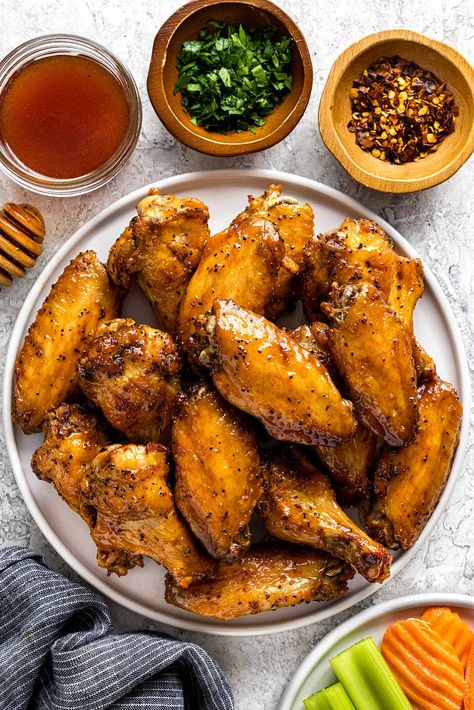 Honey Hot Wings, Wings At Home, Honey Wings, Hot Chicken Wings, Best Chicken Wing Recipe, Hot Wing Recipe, Hot Wing Sauces, Chicken Fry, Turkey Wings