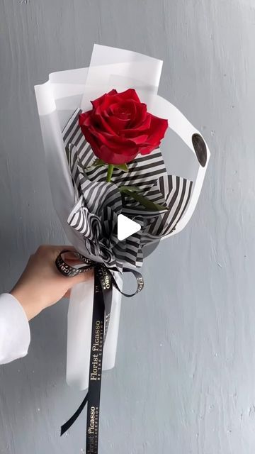 Single Rose Bouquet, A Single Rose, How To Wrap, Bouquet Of Roses, Bouquet Wrap, Single Rose, Small Bouquet, Rose Bouquet, Small Flowers