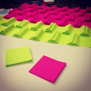 Use post it notes to make a super cool backdrop! Auction Decorations, Neon Glow Party, Cool Backdrops, Glow In Dark Party, Glow Birthday Party, Diy Glow, Light Party, Blacklight Party, Neon Birthday