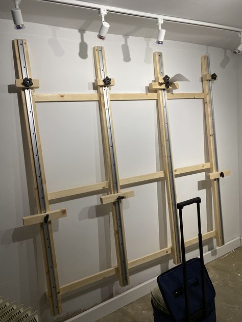 Diy Artist Easel, Easel Wall, Wall Easel, Garage Art Studio, Diy Easel, Art Studio Storage, Small Art Studio, Painters Studio, Home Studio Ideas