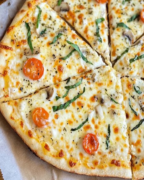 White Pizza with Garlic Pizza Sauce - Easy Recipe Guide White Pizza Toppings, Simple Pizza Sauce, White Garlic Pizza Sauce, Garlic Pizza Sauce, White Sauce Pizza Recipe, White Sauce Pizza, Pizza Sauce Easy, White Pizza Recipe, White Pizza Sauce