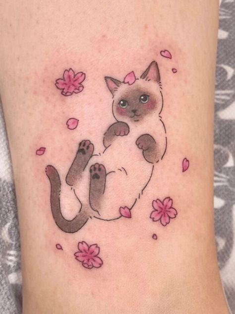 Snowshoe Cat Tattoo, Pink Cat Tattoo, Cute Tattoos Cat, Strawberry Cat Tattoo, Siamese Cat Tattoo, White Cat Tattoo, Siamese Cat Tattoos, Siamese Cat Art, 6 Tattoo