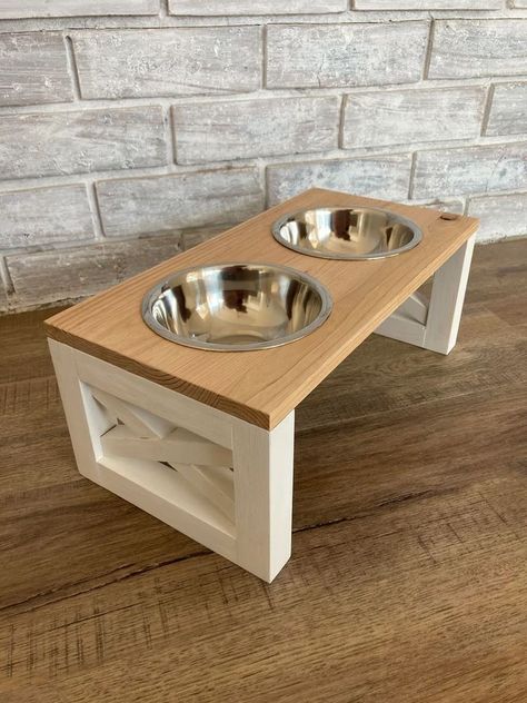 Dog food bowl stand