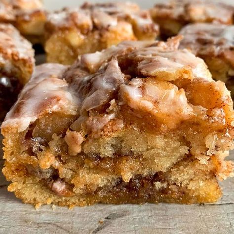 Cinnamon Apple Cake - Fitwaffle Kitchen Cinnamon Cake Recipe, Apple Cinnamon Cake, Resepi Biskut, Dutch Apple, Cinnamon Cake, Apple Cake Recipes, Cinnamon Apple, Easy Baking Recipes Desserts, Cinnamon Swirl