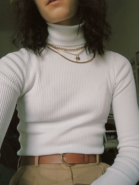 White Knit Turtleneck Outfit, Female Turtleneck Outfits, Turtul Neck, White Turtle Neck Outfit Aesthetic, White Turtle Neck Outfit Ideas, White Turtleneck Outfit Women, Turtleneck Under Button Up, Turtleneck Crop Top Outfit, Fall Turtleneck Outfit