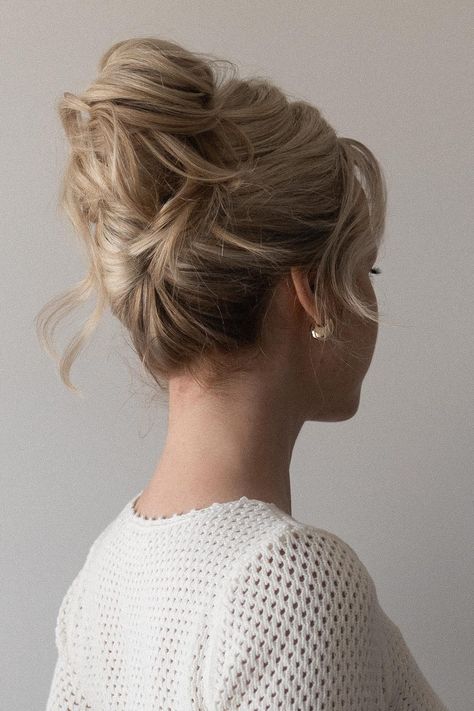 How to: High Bun Updo Hairstyle ❤️ - Alex Gaboury Alex Gaboury Hairstyles, Updo Inspo Long Hair, Low Bun Everyday Hairstyles, Easy High Updos For Medium Hair, Simple Updos For Medium Hair Wedding, Medium Updo, High Bun Updo, Simple Bridal Hair, Wedding Updos For Medium Hair