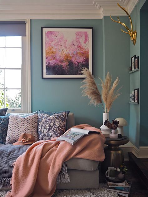 How To Bring Colour Into Your Home And Gain Interior Colour Confidence Using Art — MELANIE LISSACK INTERIORS Pastel Interiors, Dix Blue, Colour Pastel, Wall Colour, Interior Colour, Design Salon, Colourful Living Room, Blue Living Room, Living Room Colors