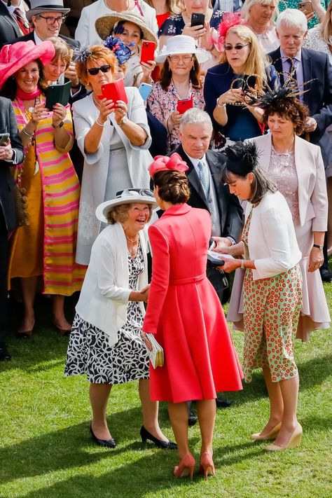 Buckingham Palace Garden Party, Royal Garden Party, Buckingham Palace Gardens, Coral Outfit, Garden Party Outfit, White Floral Midi Dress, Royal Uk, Wales Family, Palace Garden