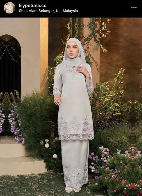 Tunang Outfit, Kurung Lace, Simple Silk Dress, Raya Outfit, Kebaya Bridesmaid, Model Dress Kebaya, Nikah Outfit, Nikah Dress, Model Gamis