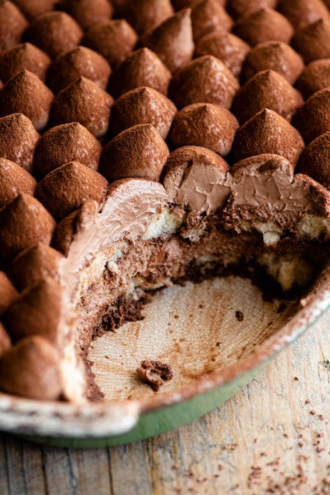 The Best Tiramisu Recipe, Tiramisu Recipe Chocolate, Tiramisu Mouse, Hot Chocolate Tiramisu, Italian Desserts Chocolate, Chocolate Tiramisu Cake, Light Chocolate Desserts, Tiramisu Variations, Italian Chocolate Desserts