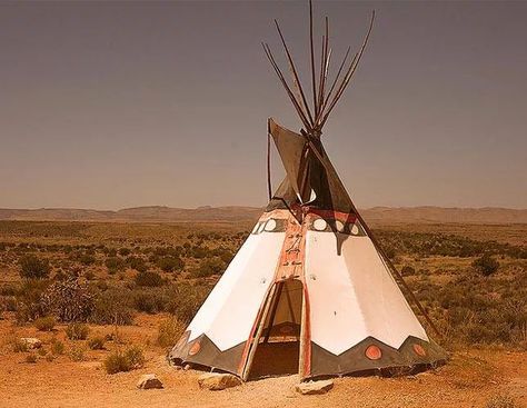 Glamping Landscape, Teepee Camping, Maine Winter, Oglala Lakota, Native American Teepee, Tenda Camping, Earth Bag, Native American Photos, Teepee Tent