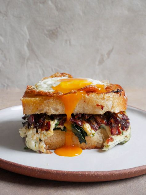 Brie Eggs Breakfast, Bacon Jam Breakfast Sandwich, What To Do With Bacon Jam, Bacon Jam Sandwich, Peach Bacon Jam, Bacon Jam Brie, Breakfast Toastie, Breakfast Stew, Bacon Breakfast Ideas