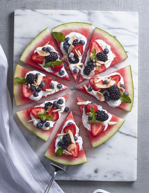 Watermelon Board | Sweet Watermelon Pizza Watermelon Pizza Recipes, Watermelon Pizza, Sweet Pizza, Gourmet Dishes, Sweet Watermelon, Easy Food Art, Summer Snacks, Fun Kids Food, Food Platters