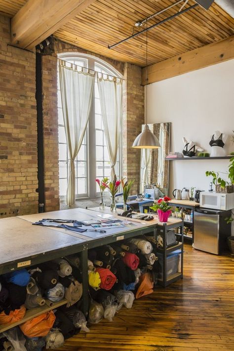 Fashion Design Studio Workspaces, Design Studio Space, Crop Top Design, Workspace Studio, Design Studio Workspace, Sewing Room Inspiration, Fashion Designer Studio, Art Studio Design, Workspace Design