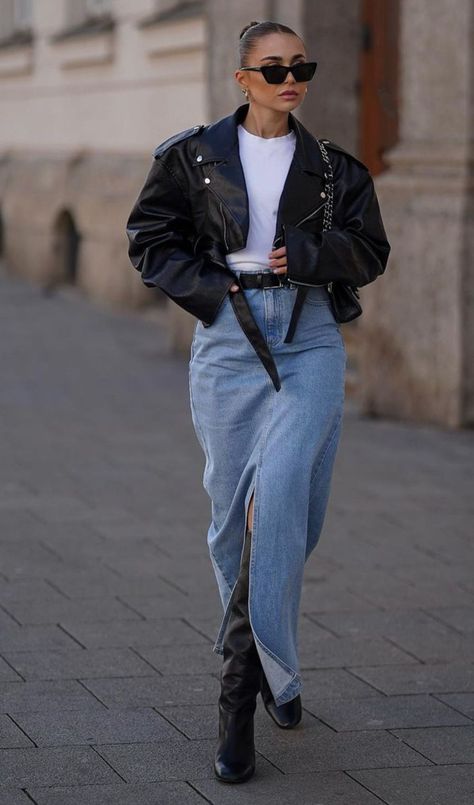 Dress Trending, Jae Suk, Outfit Botas, Jean Skirt Outfits, Looks Jeans, Ny Style, Jeans Street Style, Long Denim Skirt, Winter Fashion Outfits Casual