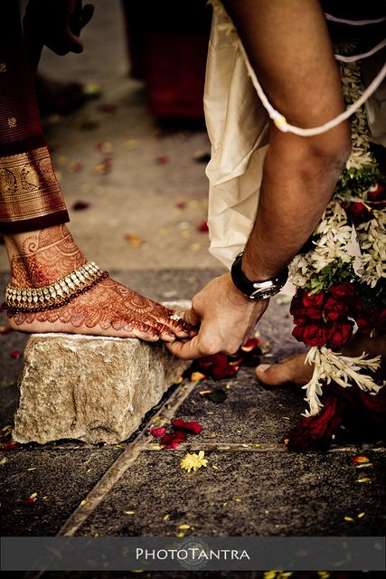 South Indian Wedding Aesthetic, Indian Bridal Photography, Hindu Tamil Wedding, Hindu Wedding Rituals, Tamil Weddings, Tamil Wedding Photography, Hindu Wedding Photos, Hindu Marriage, Indian Love