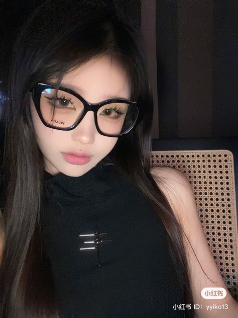 Douyin Glasses, Glasses Ulzzang, Asian With Glasses, Asian Sunglasses, Ulzzang Glasses, Glasses Bangs, Asian Glasses, Long Hairstyle Ideas, Big Eyes Makeup