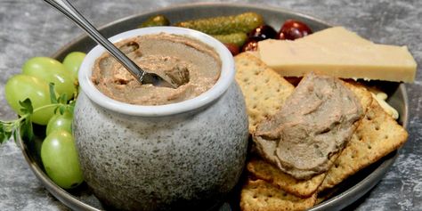 Chicken Pate Recipe, Chicken Liver Pate Recipe, Liver Pate Recipe, Fancy Appetizer Recipes, Baguette Slices, Liver Pate, Chicken Liver Pate, Fancy Appetizers, Chicken Liver