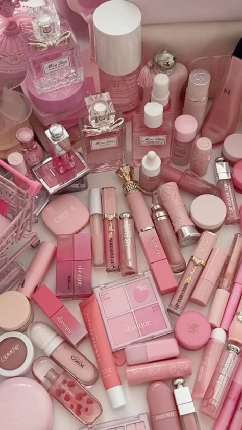 Pink Cute Girly Makeup, Aesthetic Pink Things, Pink Things Aesthetic, Pink Aesthetic Skincare, Pink Makeup Products Aesthetic, Pink Skincare Aesthetic Products, Blush Aesthetic, Aesthetic Pink Perfume, Wallpers Pink